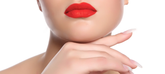 Andrea Ortiz: maquillaje permanente en labios para dar más volumen.