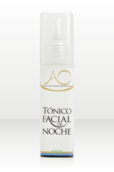 Andrea Ortiz te ofrece el Tónico Facial de Noche como parte de los kits de belleza AO.